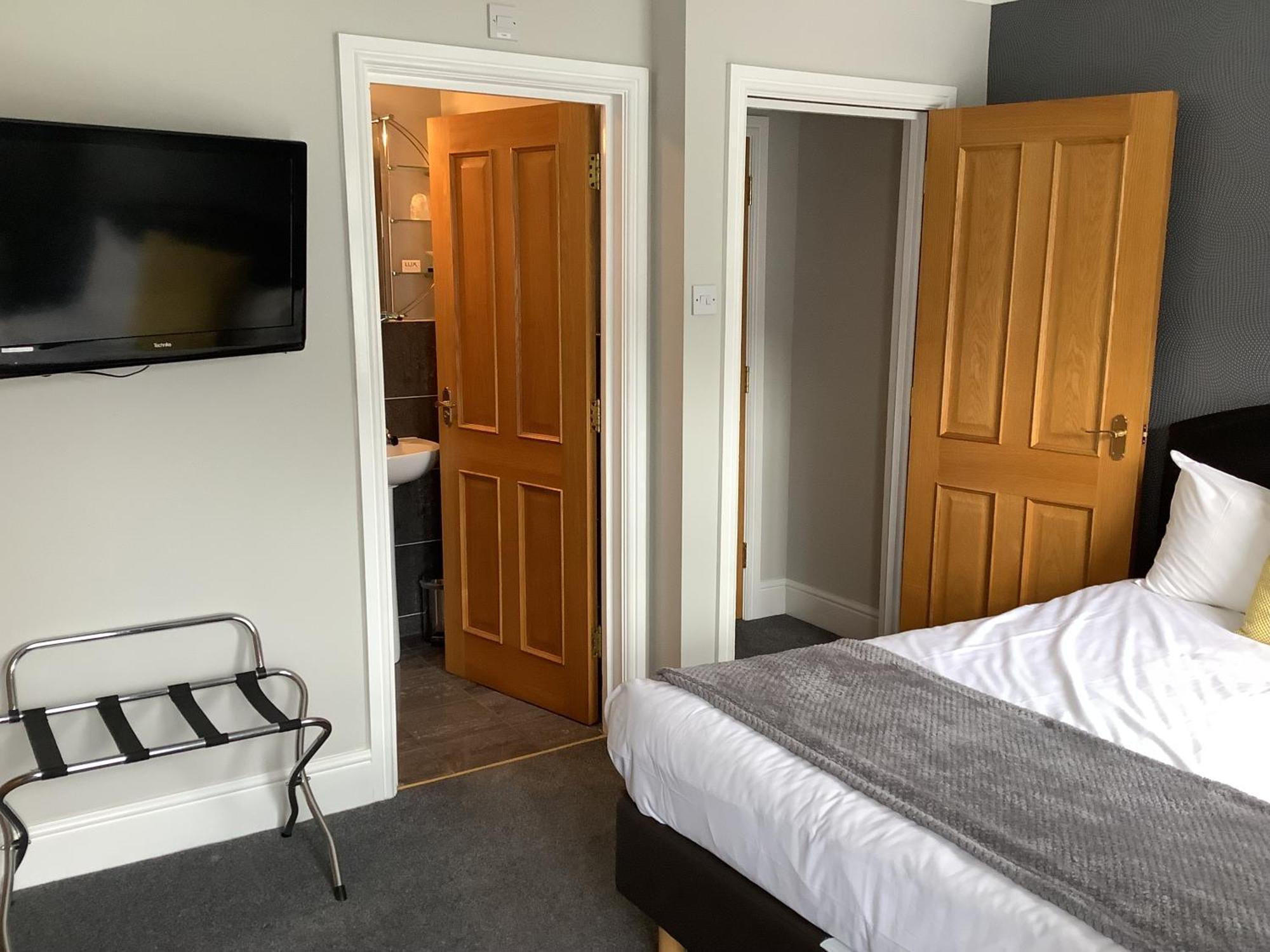 Jeffersons Hotel & Serviced Apartments (Adults Only) Барроу-ин-Фернесс Номер фото